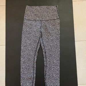 Lululemon size 8 discontinued print